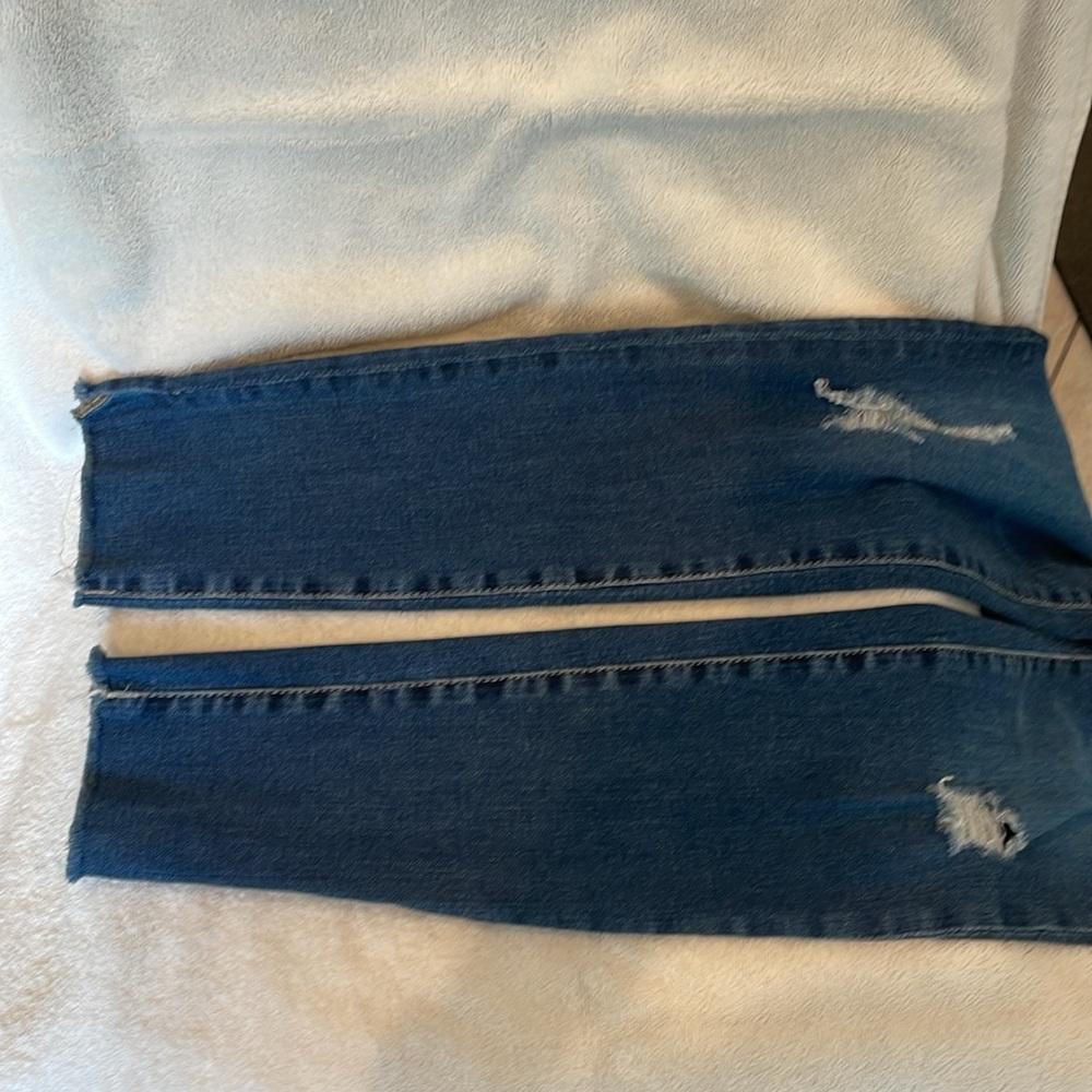 AG The Farrah Skinny Ankle Jeans. High rise skinny ankle ..lots of stretch. 28R - Picture 13 of 13